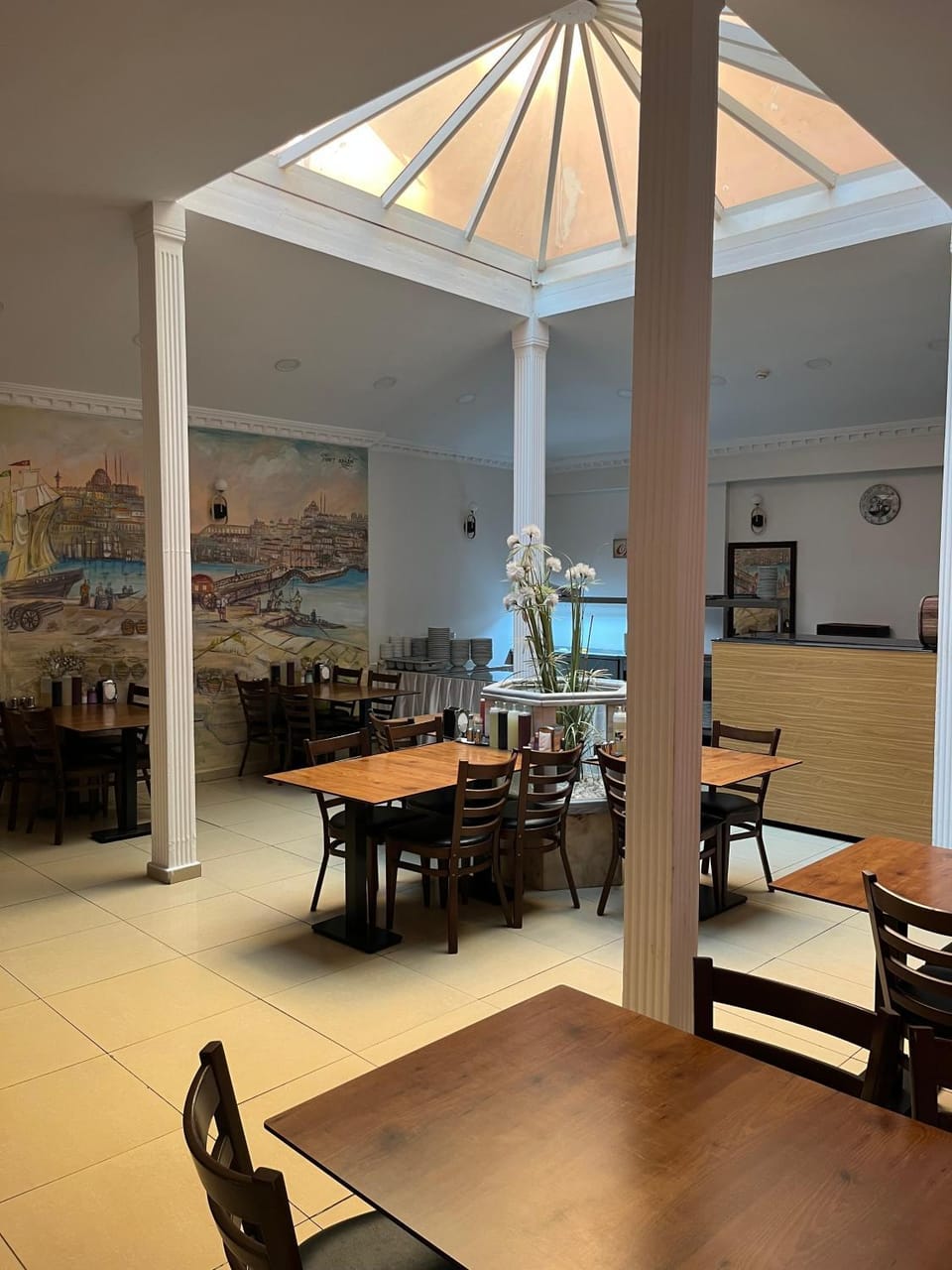 Restaurant/places to eat, Decorative detail, Dining area