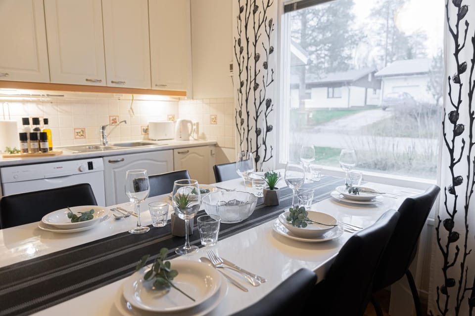 Kitchen or kitchenette, Dining area, stove