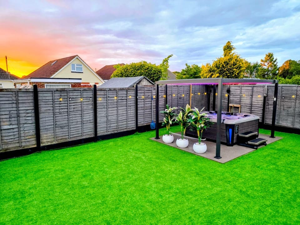 Hot Tub, Garden view