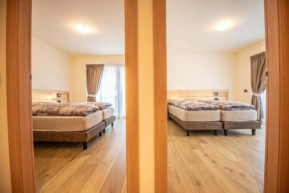 Bed, Photo of the whole room, towels