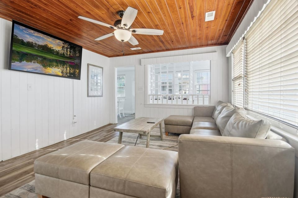 Walk to the Ocean • Beach Access • Furnished Deck House in North Myrtle Beach