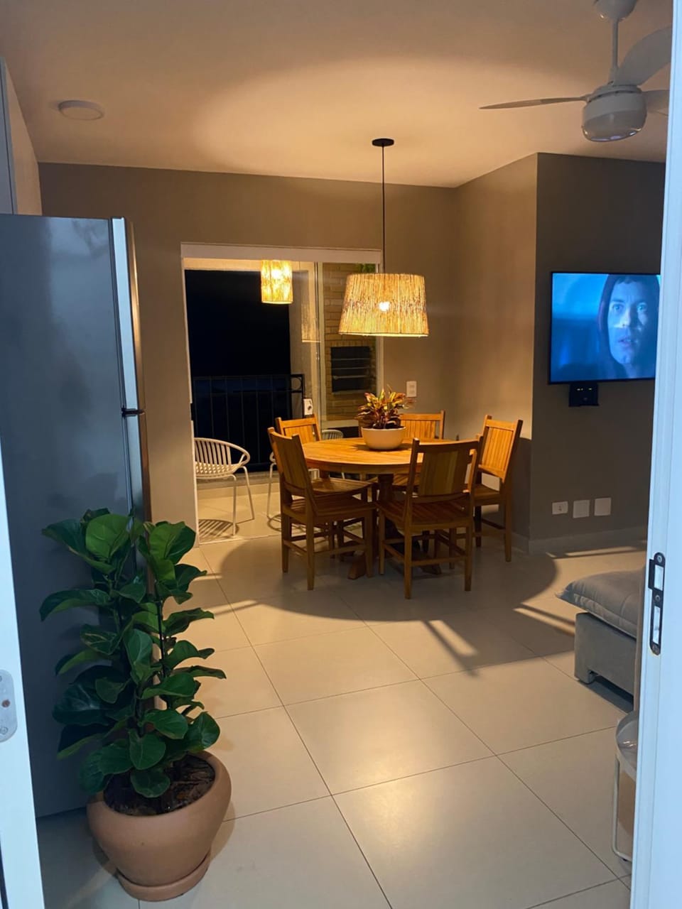 TV and multimedia, Kitchen or kitchenette, Living room, Seating area, Dining area