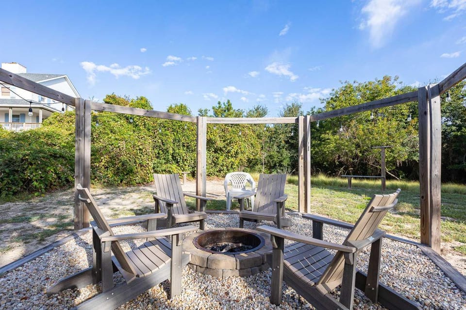 Walk to Duck Soundfront w Pool Firepit Cornhole House in Duck