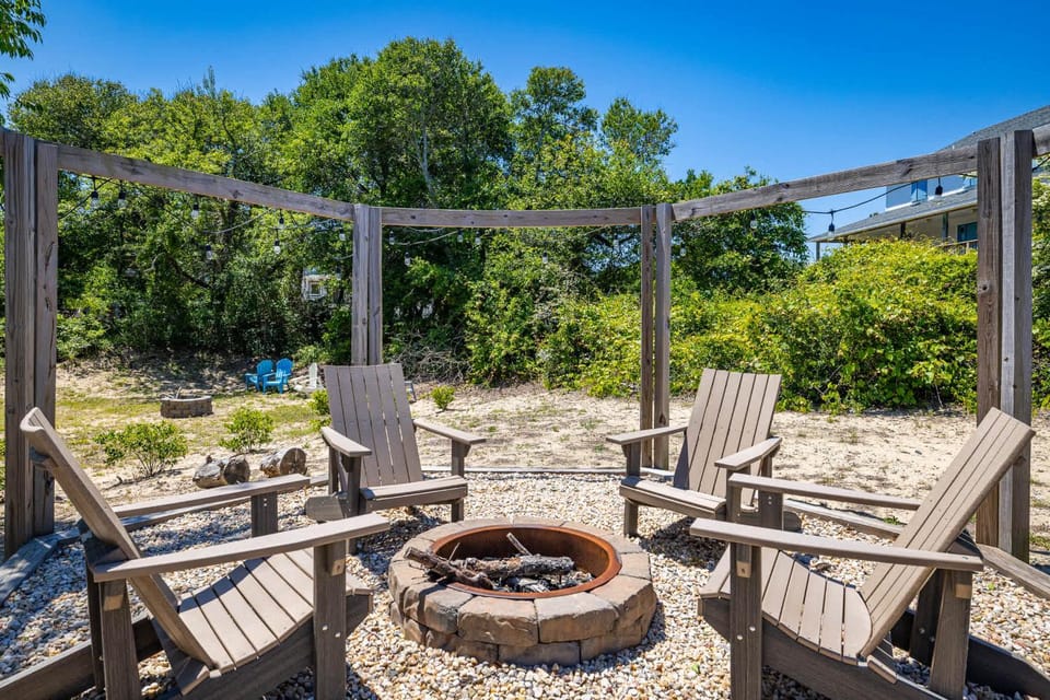 Walk to Duck Soundfront w Pool Firepit Cornhole House in Duck