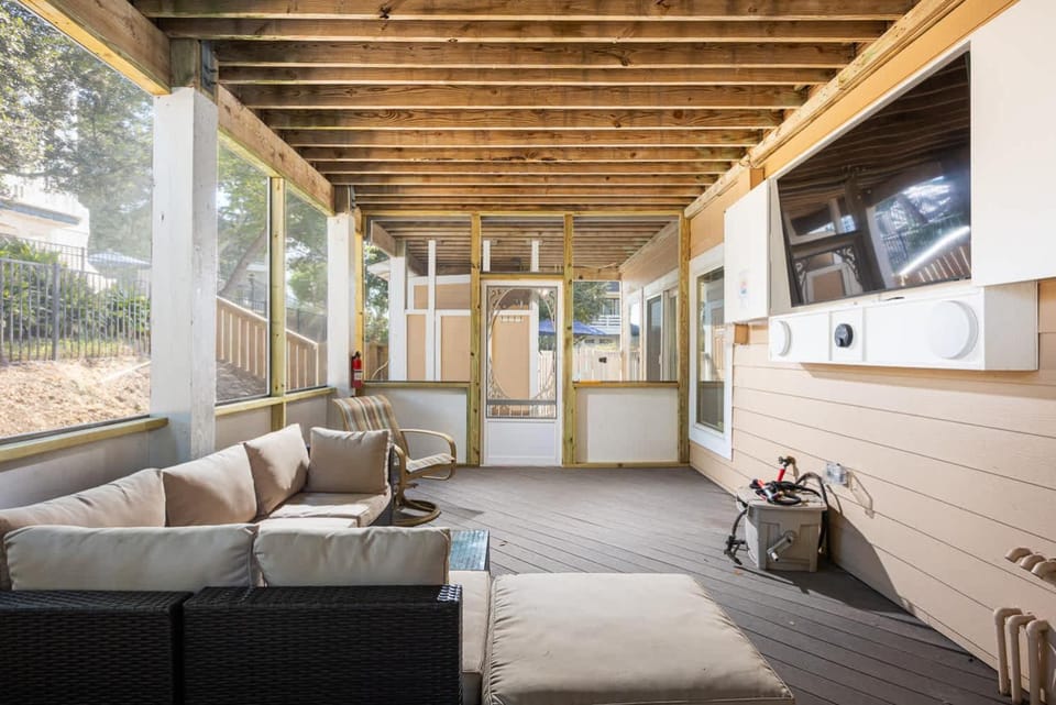 New Listing Game room Private pool & Hot Tub House in Kitty Hawk