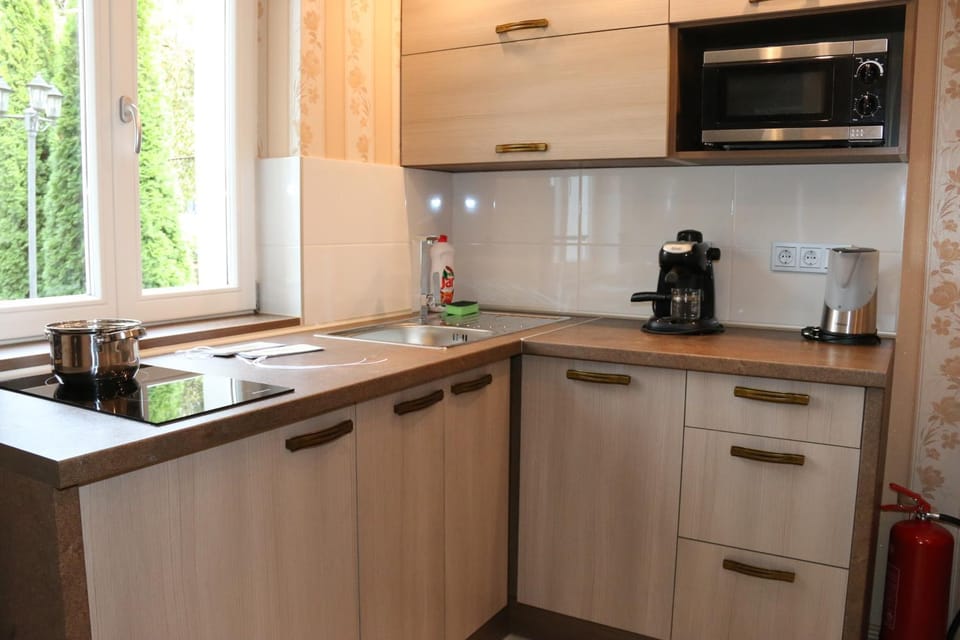 Day, Kitchen or kitchenette