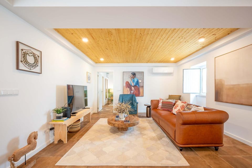 Vila Amorim - Stylish 4BR Home with Jacuzzi House in Santarém District, Portugal