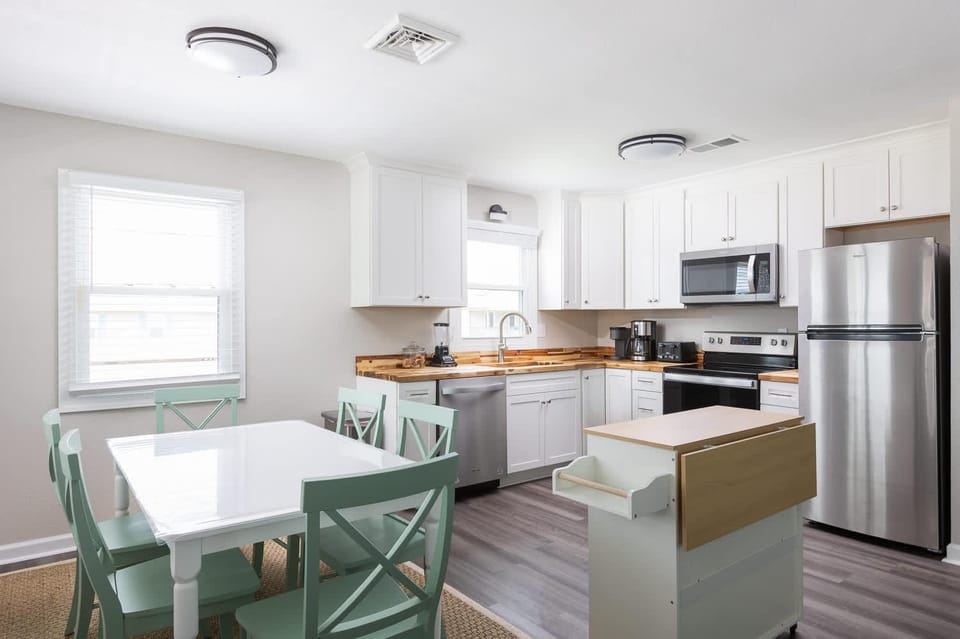 Newly Updated Cottage in the Heart of KDH House in Kill Devil Hills