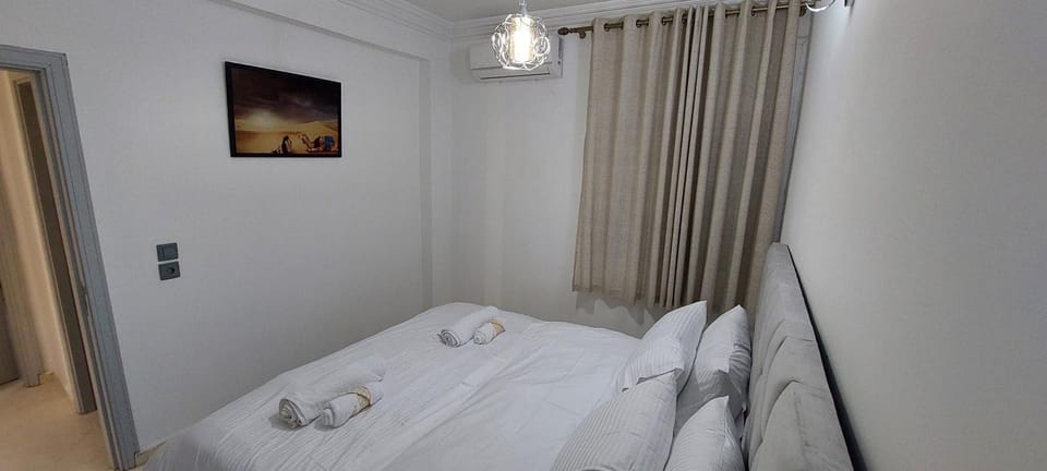 Bed, Photo of the whole room, Bedroom, air conditioner