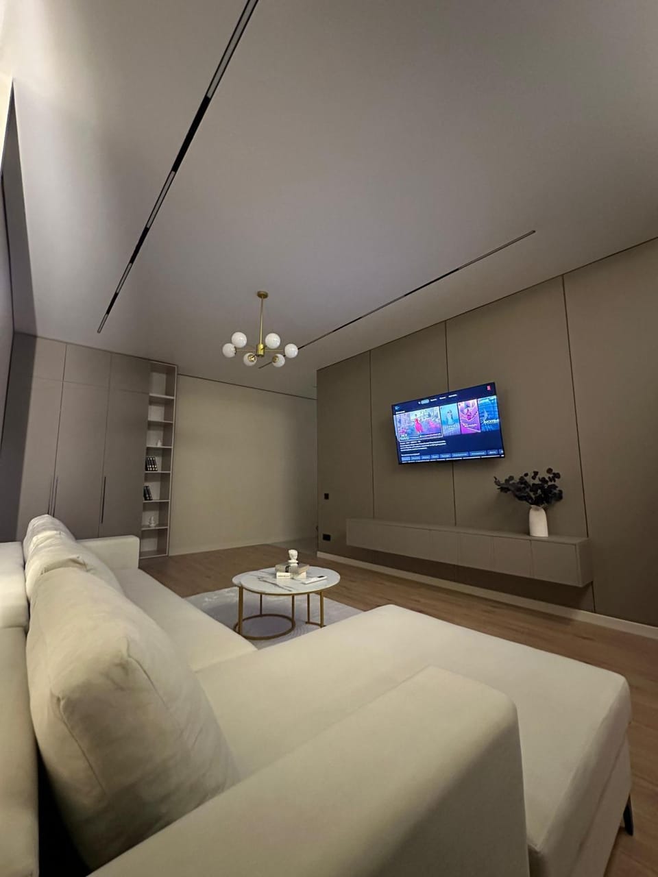 TV and multimedia, Living room, Photo of the whole room, Seating area, wardrobe