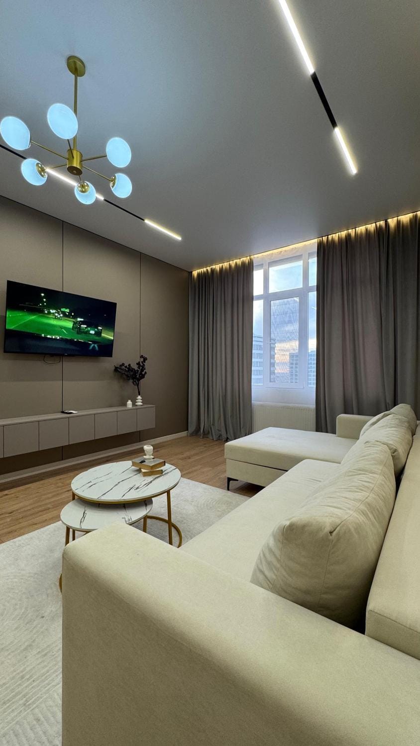 TV and multimedia, View (from property/room), Living room, Seating area, City view, Sunset