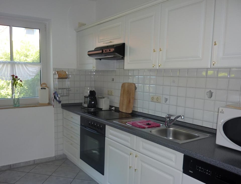 Birkmaase 12 - Kapitänshaus Jacqueline 4-Sterne Komfort FeWo im EG links Apartment in Zingst