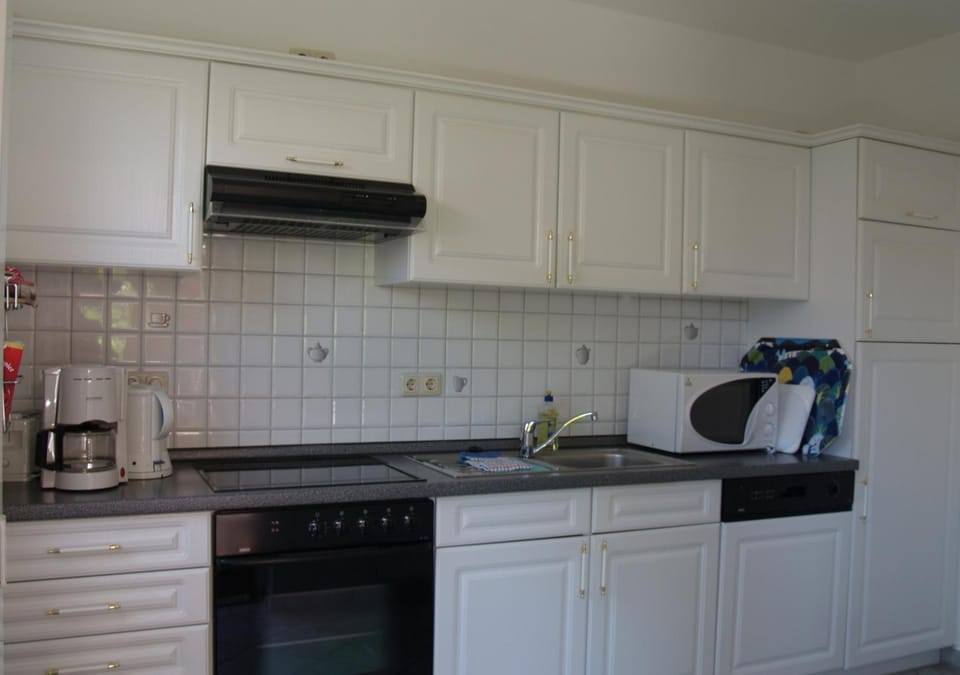 Birkmaase 12 - Kapitänshaus Jacqueline 4-Sterne Komfort FeWo im EG links Apartment in Zingst