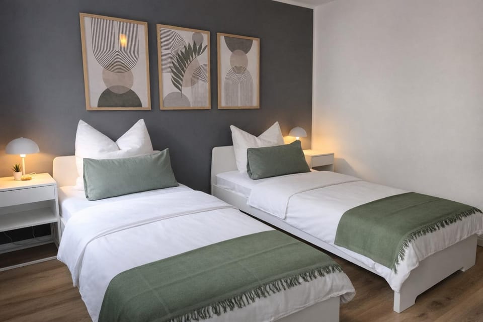 Bed, TV and multimedia, Photo of the whole room, Bedroom, storage, wardrobe