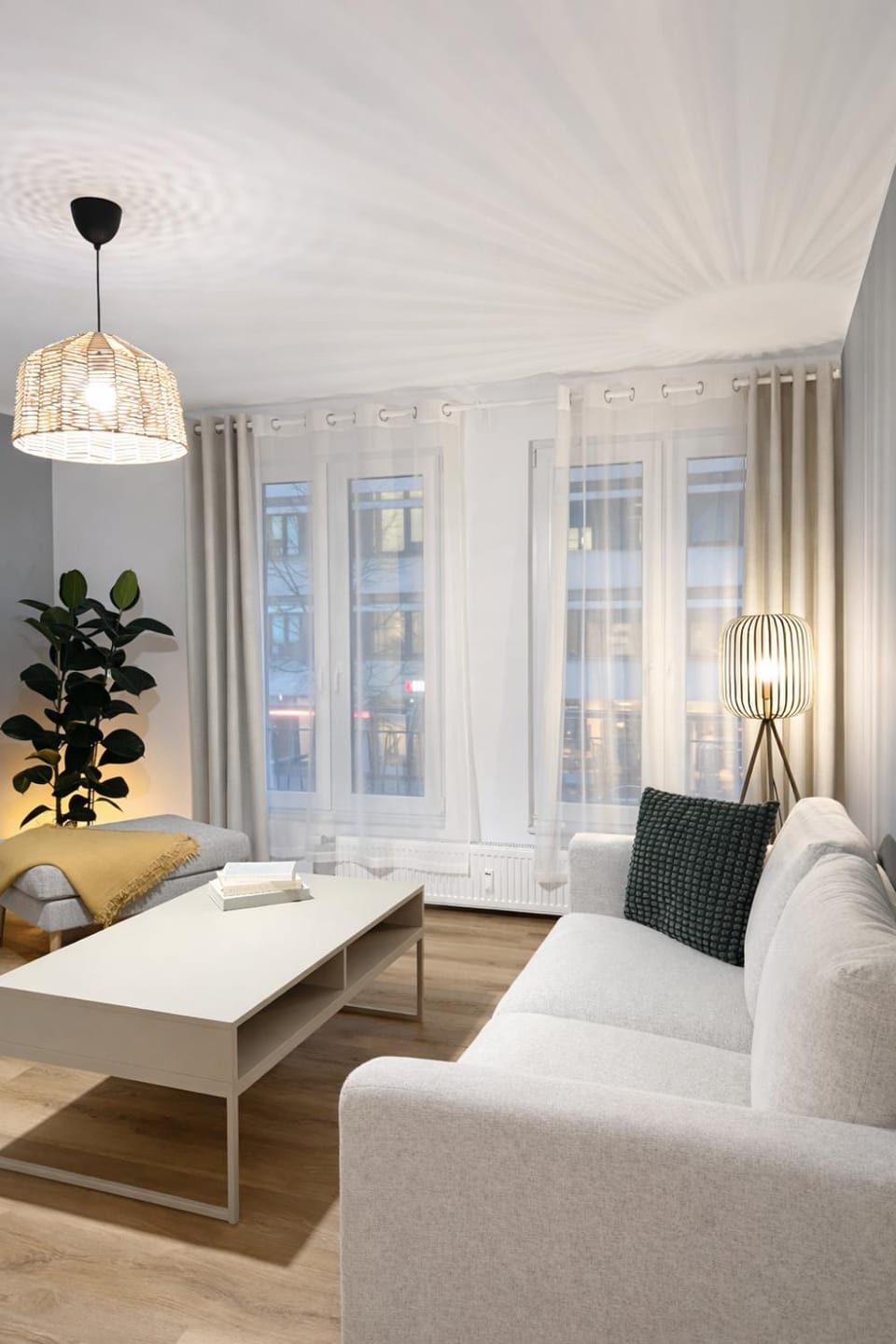 Bed, TV and multimedia, Living room, Photo of the whole room, Seating area
