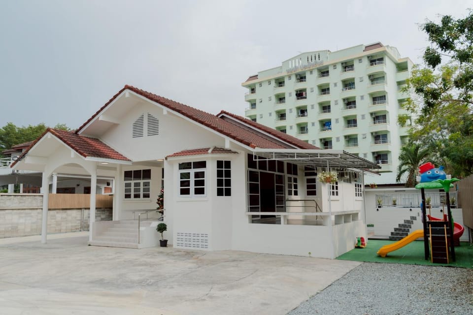 Facade/entrance, Parking