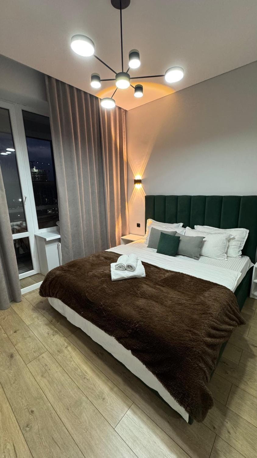 Bed, Bedroom, towels