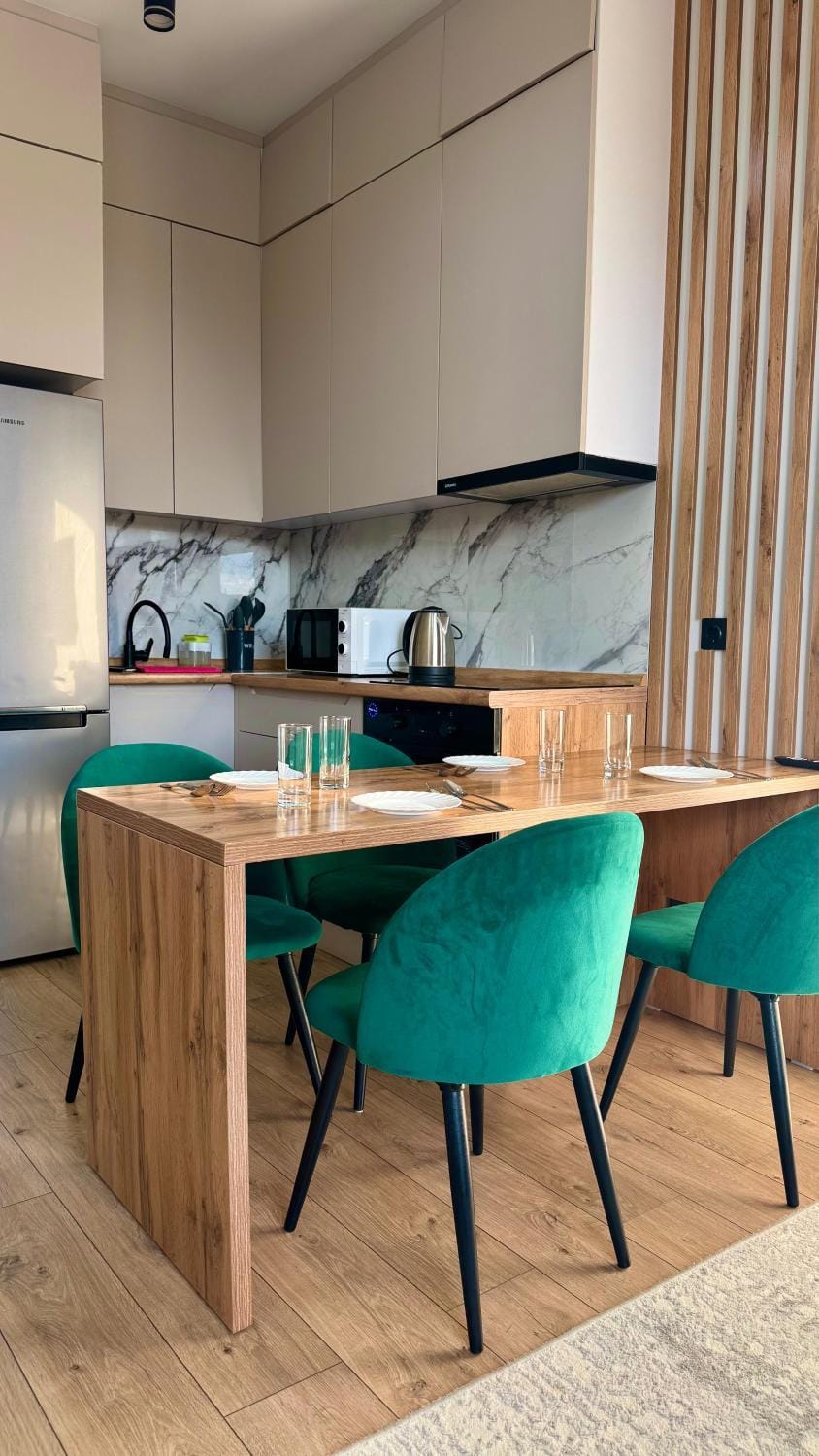 Kitchen or kitchenette, Living room, Seating area, Dining area, microwave, minibar, oven, stove