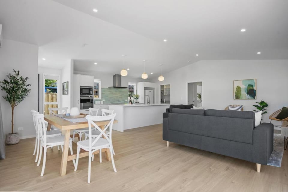 Living room, Dining area, kitchen