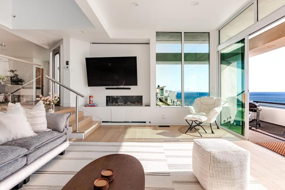 Gorgeous Malibu Retreat with #Instaworthy Ocean Views House in Topanga