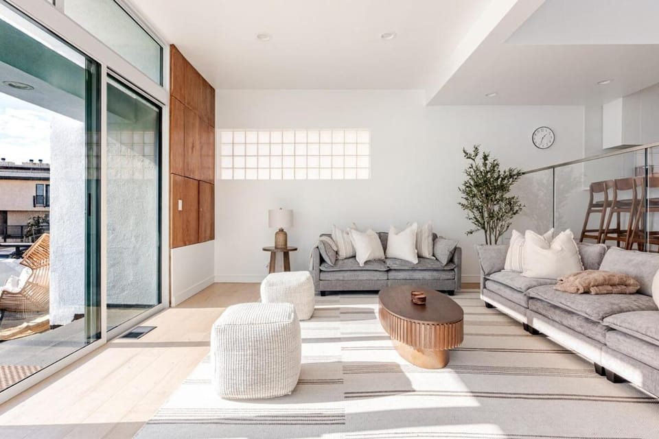 Gorgeous Malibu Retreat with #Instaworthy Ocean Views House in Topanga
