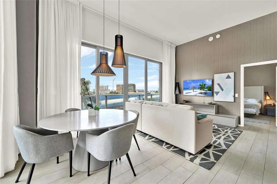 Oceanfront Escape with Resort-Style Amenities Apartment in Hollywood Beach