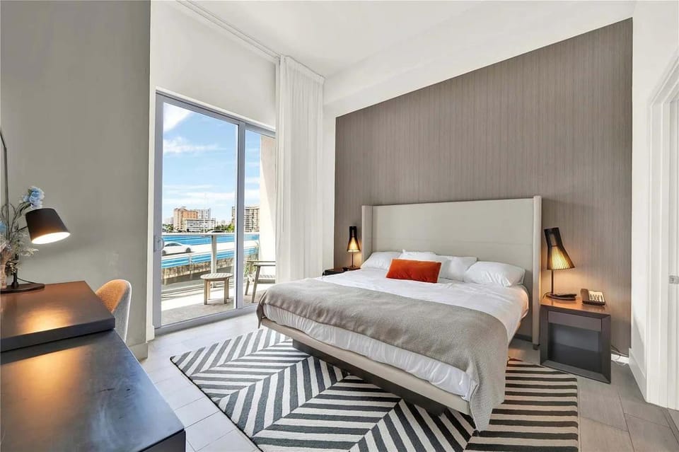 Oceanfront Escape with Resort-Style Amenities Apartment in Hollywood Beach