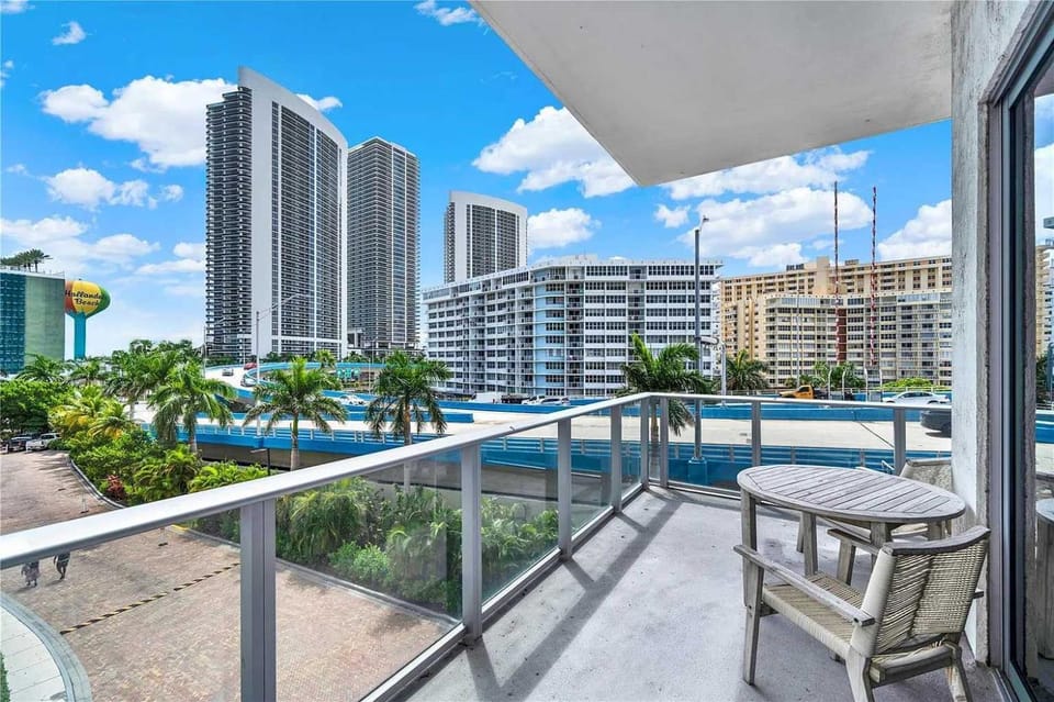 Oceanfront Escape with Resort-Style Amenities Apartment in Hollywood Beach