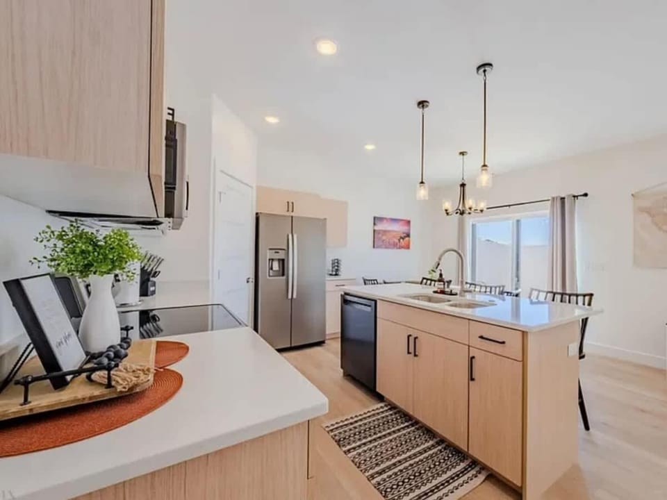Kitchen or kitchenette, dishwasher