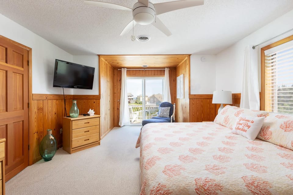 New Listing Steps from beach & sound access House in Duck