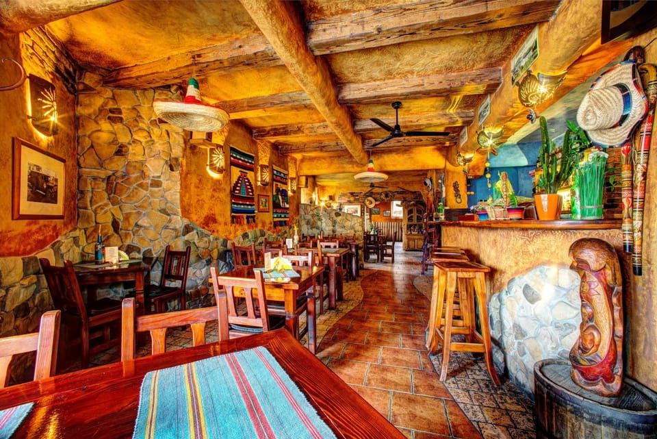 Restaurant/places to eat, Lounge or bar
