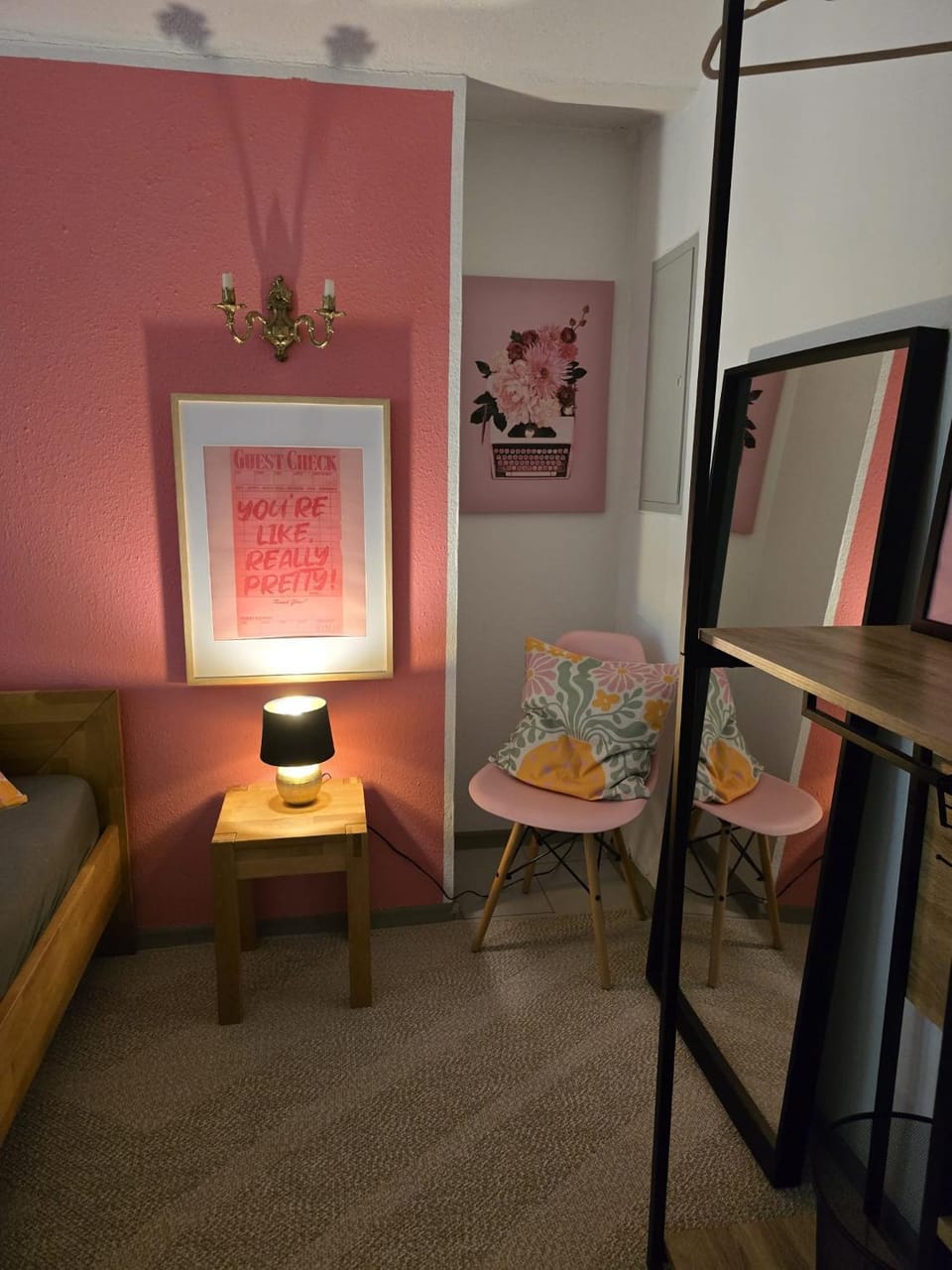 Photo of the whole room, Seating area