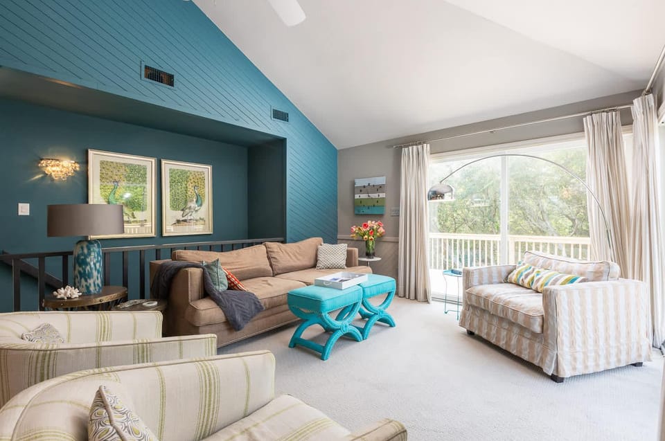 Secluded Oceanside Retreat Short Walk to Beach House in Corolla