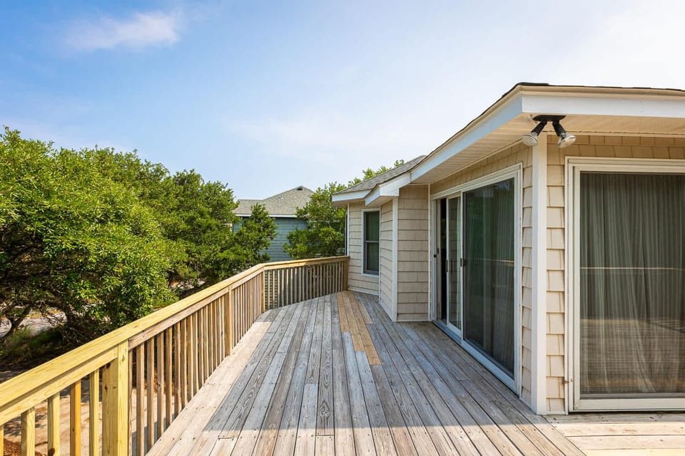 Secluded Oceanside Retreat Short Walk to Beach House in Corolla