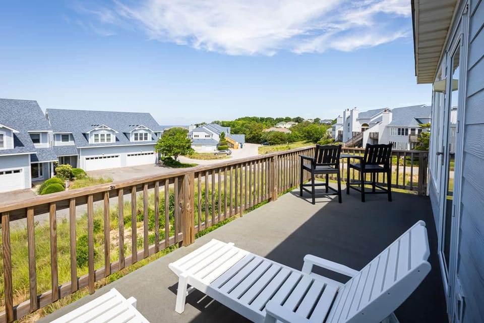 Newly Listing Renovated bungalow steps from water House in Southern Shores