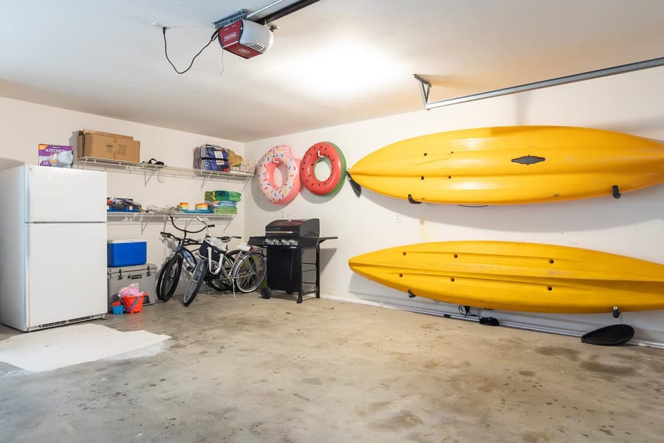 Newly Listing Renovated bungalow steps from water House in Southern Shores