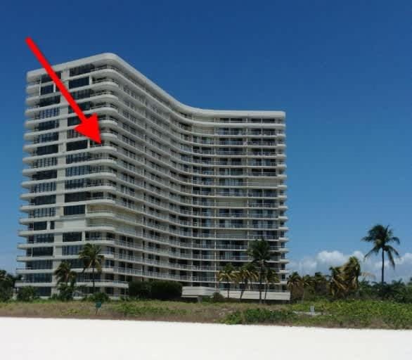 Beachfront apartment with stunning views & wraparound balcony House in Marco Island