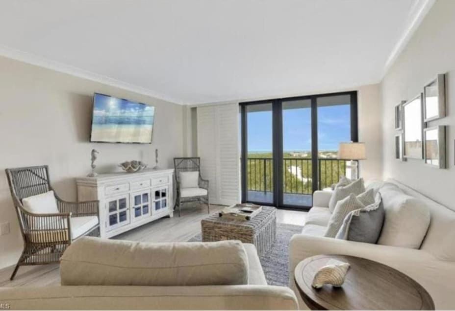 Beachfront apartment with stunning views and amazing year round sunsets 1010 House in Marco Island