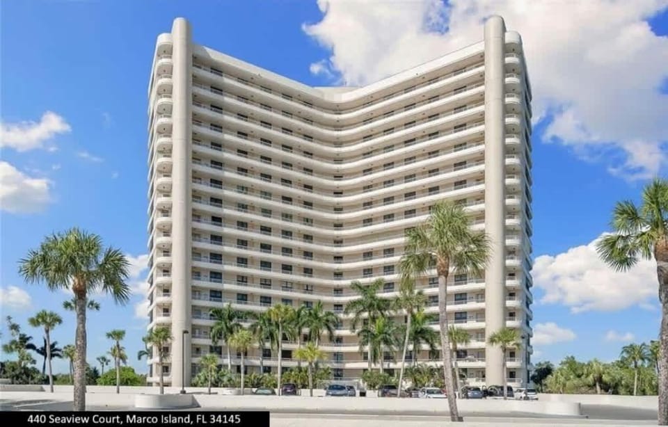Beachfront apartment with stunning views and amazing year round sunsets 1010 House in Marco Island
