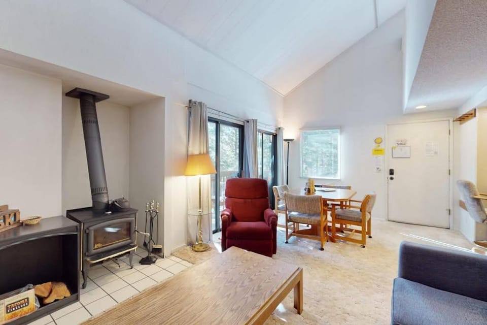 Hidden Valley 30 D Apartment in Mammoth Lakes