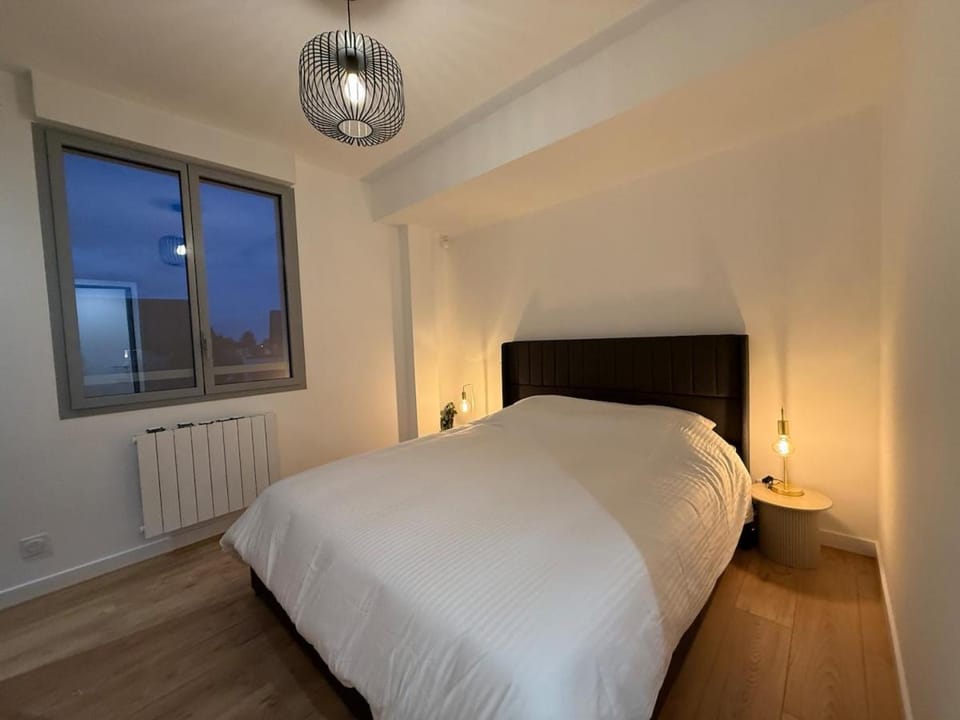 T2 neuf marbre et or - écran géant - Netflix Apartment in Brittany