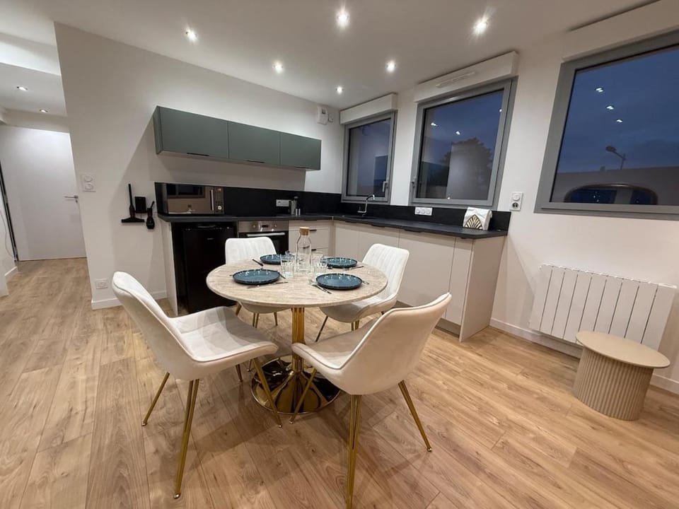 T2 neuf marbre et or - écran géant - Netflix Apartment in Brittany