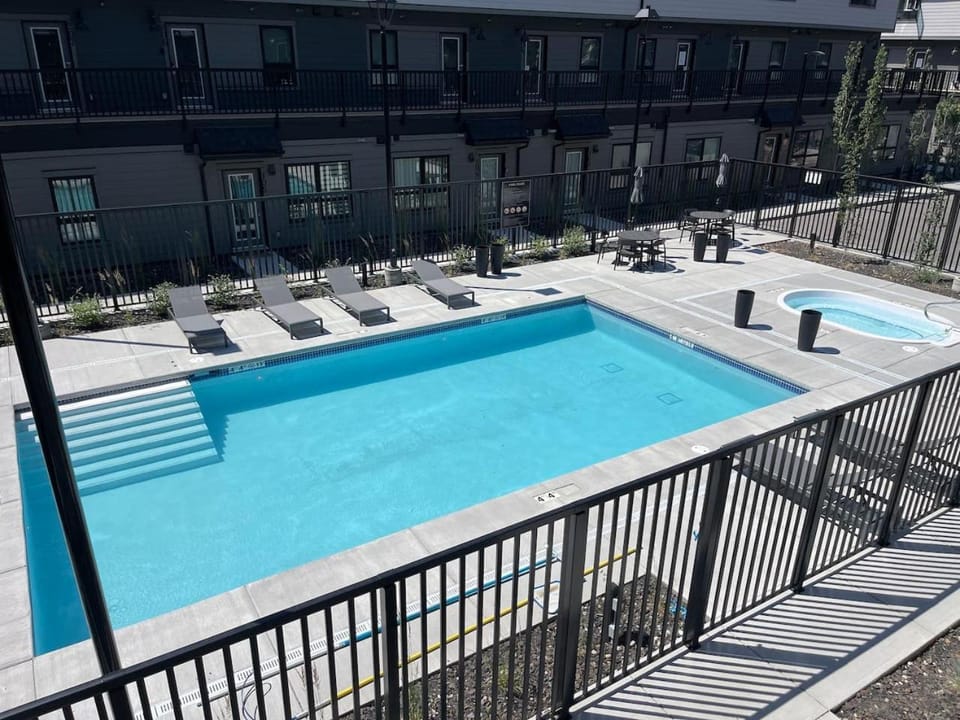 Hot Tub, Hot Tub, Swimming pool, Swimming pool