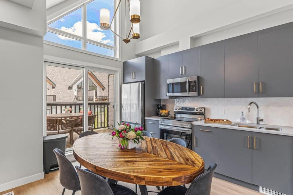 Dining area, kitchen