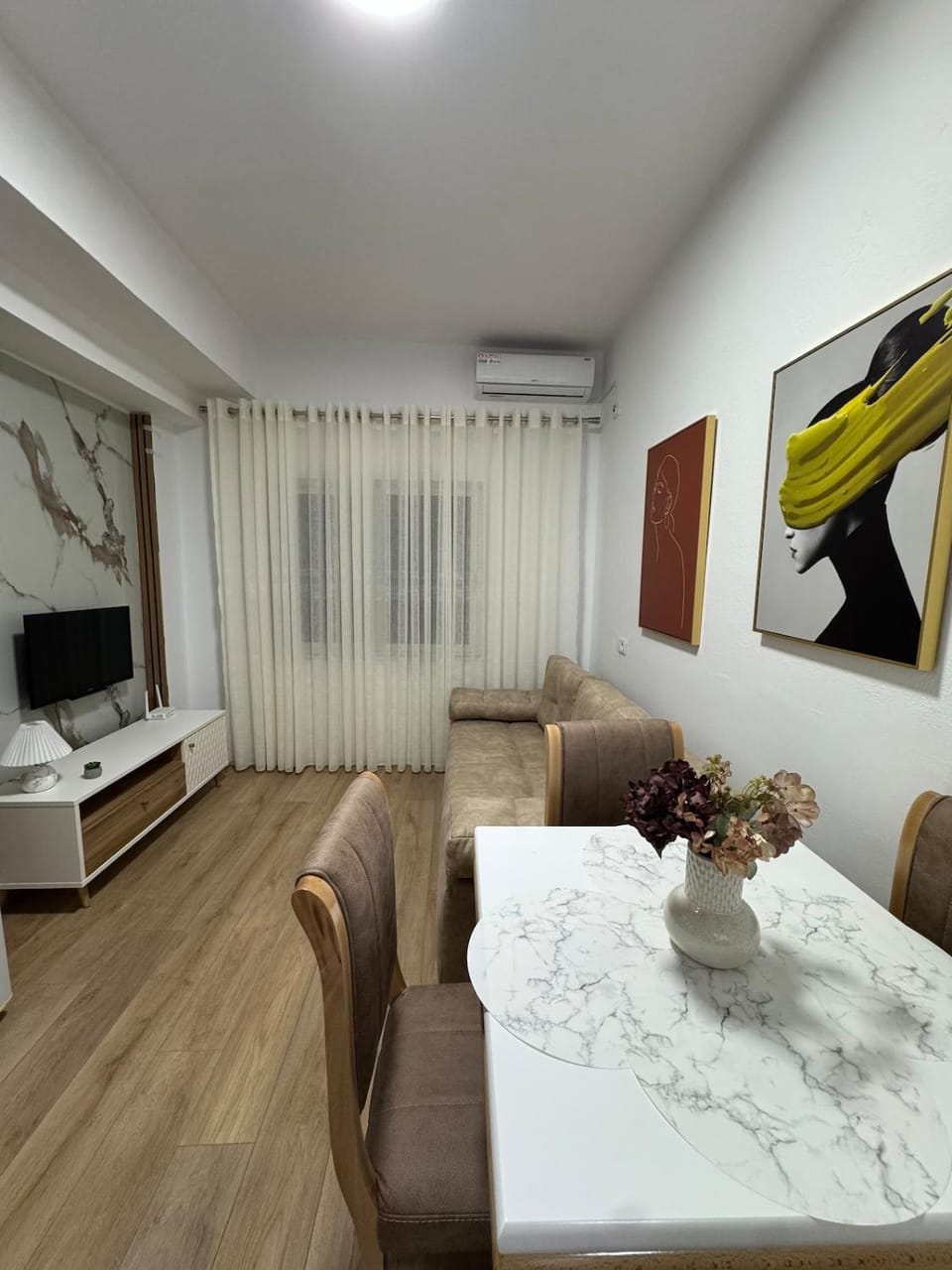 Communal lounge/ TV room