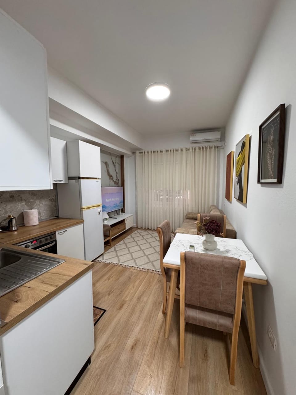 Kitchen or kitchenette, Living room, oven