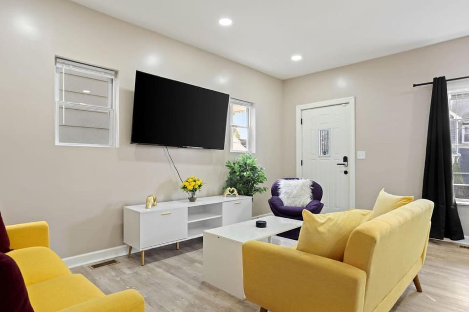 Communal lounge/ TV room, Living room, Evening entertainment
