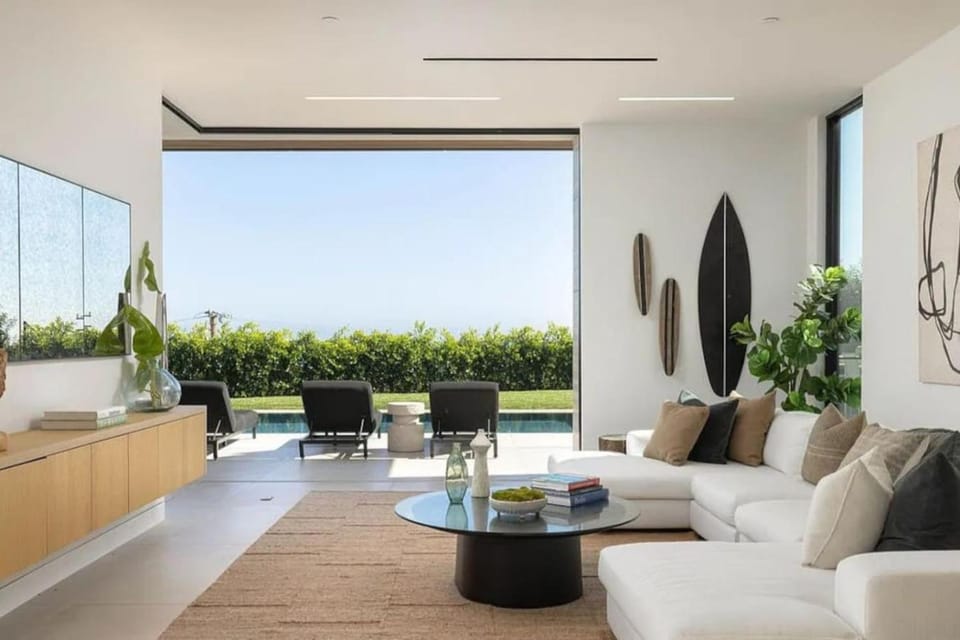 Luxurious Malibu 6BR Estate with Pool, Theatre, Views House in Malibu