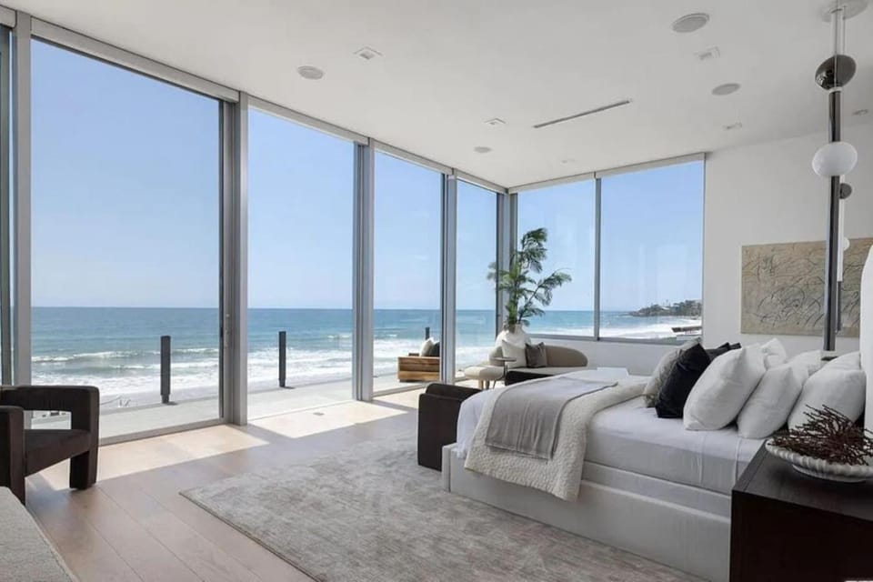Luxury Beachfront Villa W. Stunning Pacific Views House in Malibu