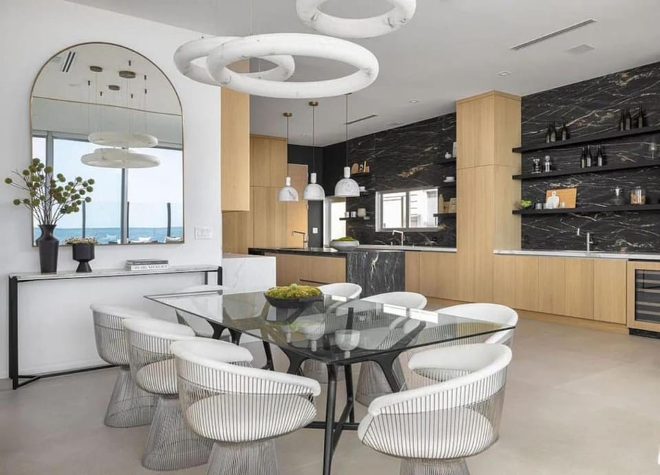 Luxury Beachfront Villa W. Stunning Pacific Views House in Malibu